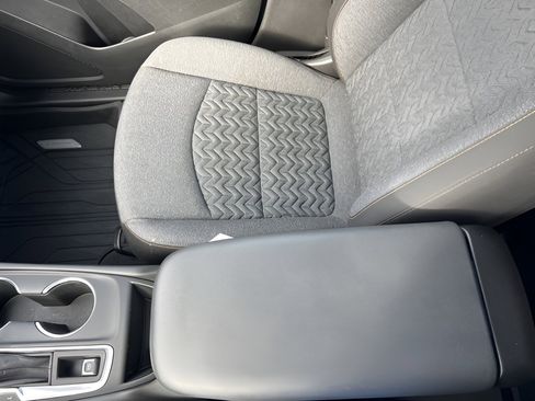 Used 2022 Chevrolet Equinox LT w/ LPO, Floor Liner Package image 16