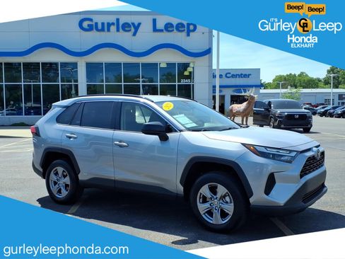 Used 2025 Toyota RAV4 LE AWD/4WD image 1