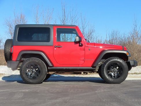 Used 2015 Jeep Wrangler Sport image 2