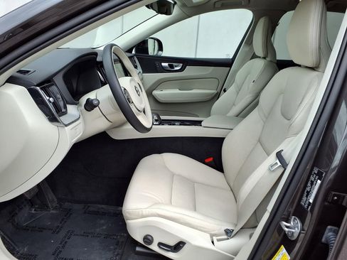 Certified 2024 Volvo XC60 B5 Plus AWD/4WD image 7