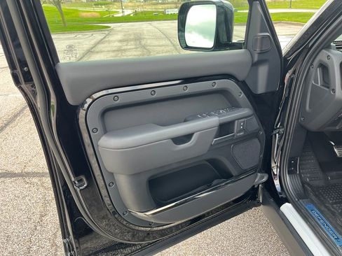 New 2026 Land Rover Defender 110 OCTA image 10