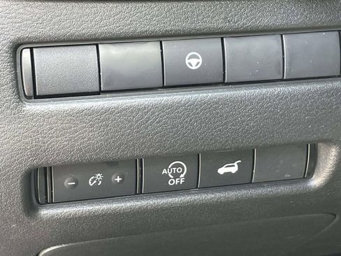 Used 2025 Nissan Rogue SV image 17