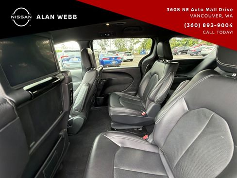 Used 2022 Chrysler Pacifica Touring-L w/ Uconnect Theater Family Group FWD image 27