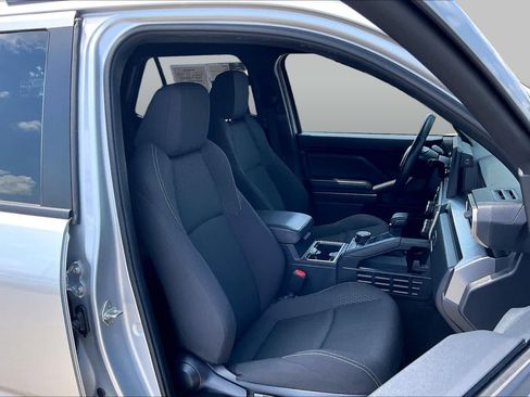 Used 2025 Toyota 4Runner SR5 AWD/4WD image 9