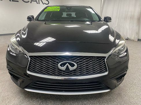 Used 2018 INFINITI QX30 4d SUV FWD Luxury image 2