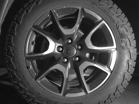 Used 2025 Jeep Compass Trailhawk AWD/4WD image 14