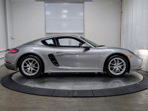 Used 2022 Porsche 718 Cayman T image 10