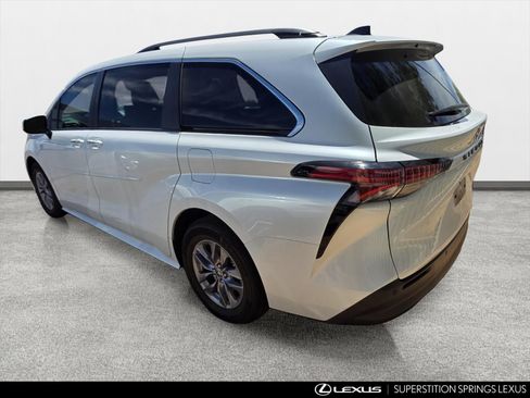 Used 2022 Toyota Sienna XLE FWD image 4