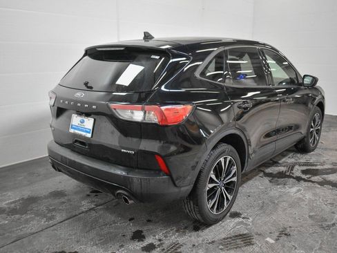Used 2022 Ford Escape SE w/ SE Sport Appearance Package image 5