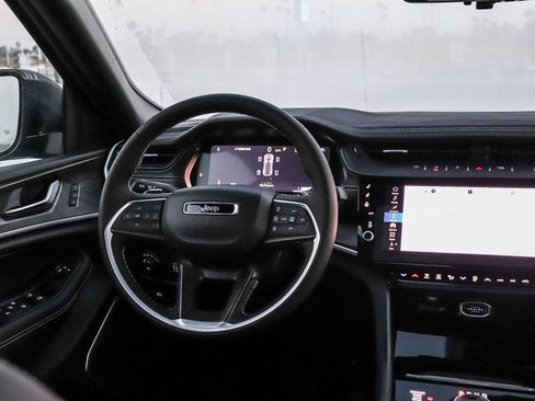 New 2026 Jeep Grand Cherokee Limited AWD/4WD image 16