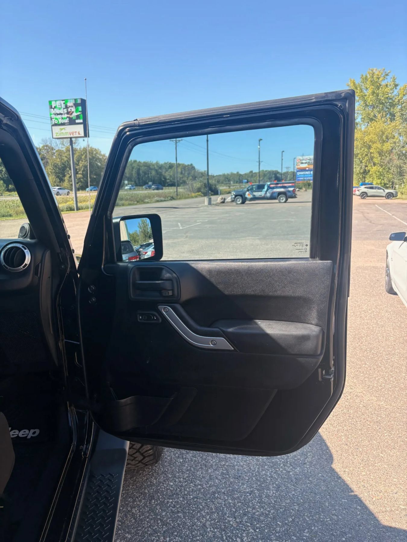 Used 2013 Jeep Wrangler Unlimited Sahara AWD/4WD image 24