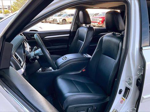 Used 2019 Toyota Highlander XLE image 7