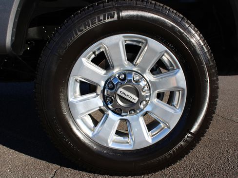 Used 2022 Ford F250 Platinum w/ FX4 Off-Road Package image 11