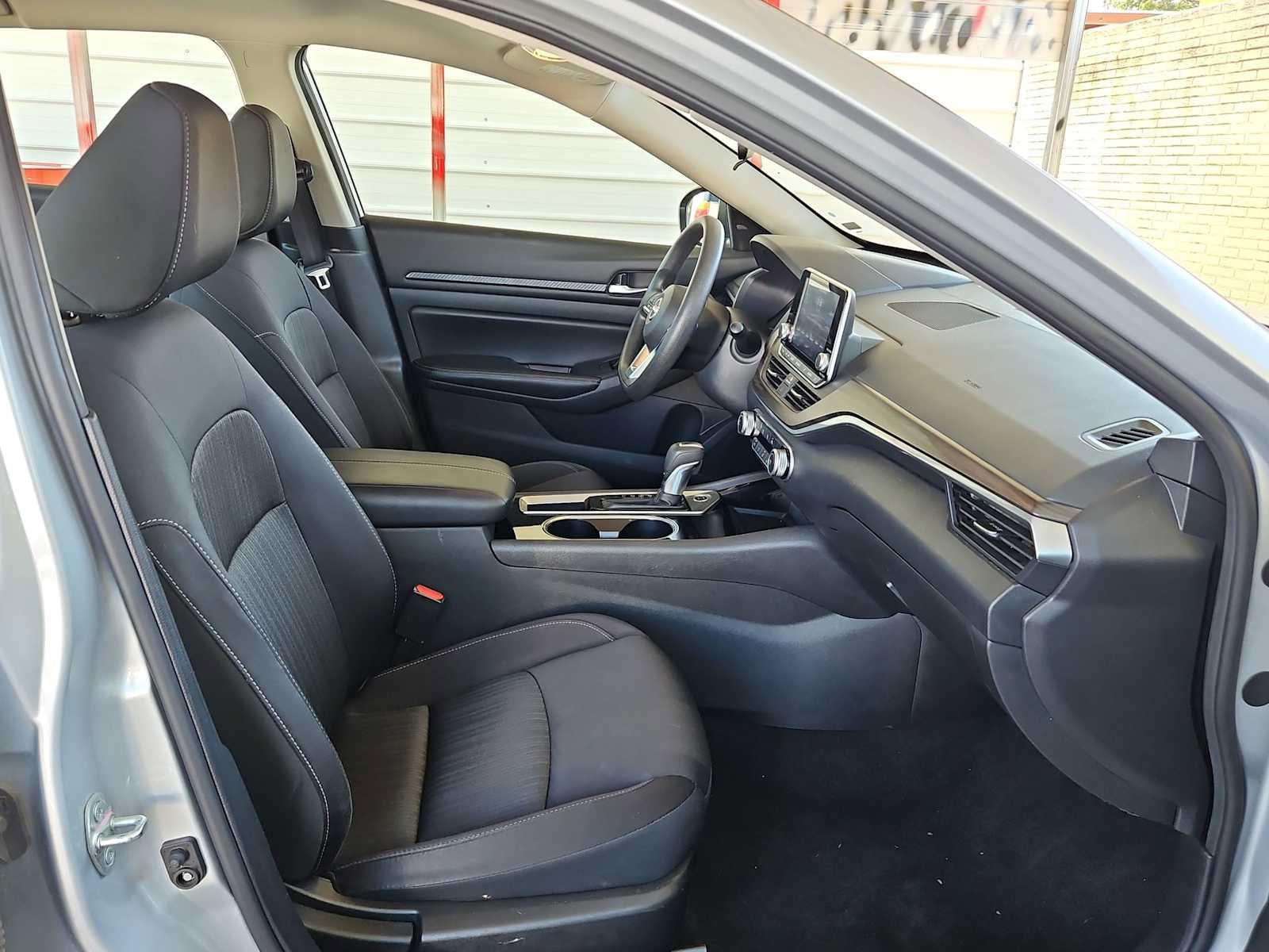 Used 2024 Nissan Altima 2.5 SV FWD image 18