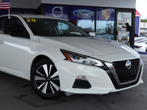Used 2020 Nissan Altima 2.5 SR image 2