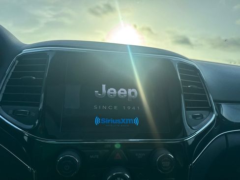 Used 2021 Jeep Grand Cherokee Trailhawk w/ Trailhawk Luxury Group AWD/4WD image 40