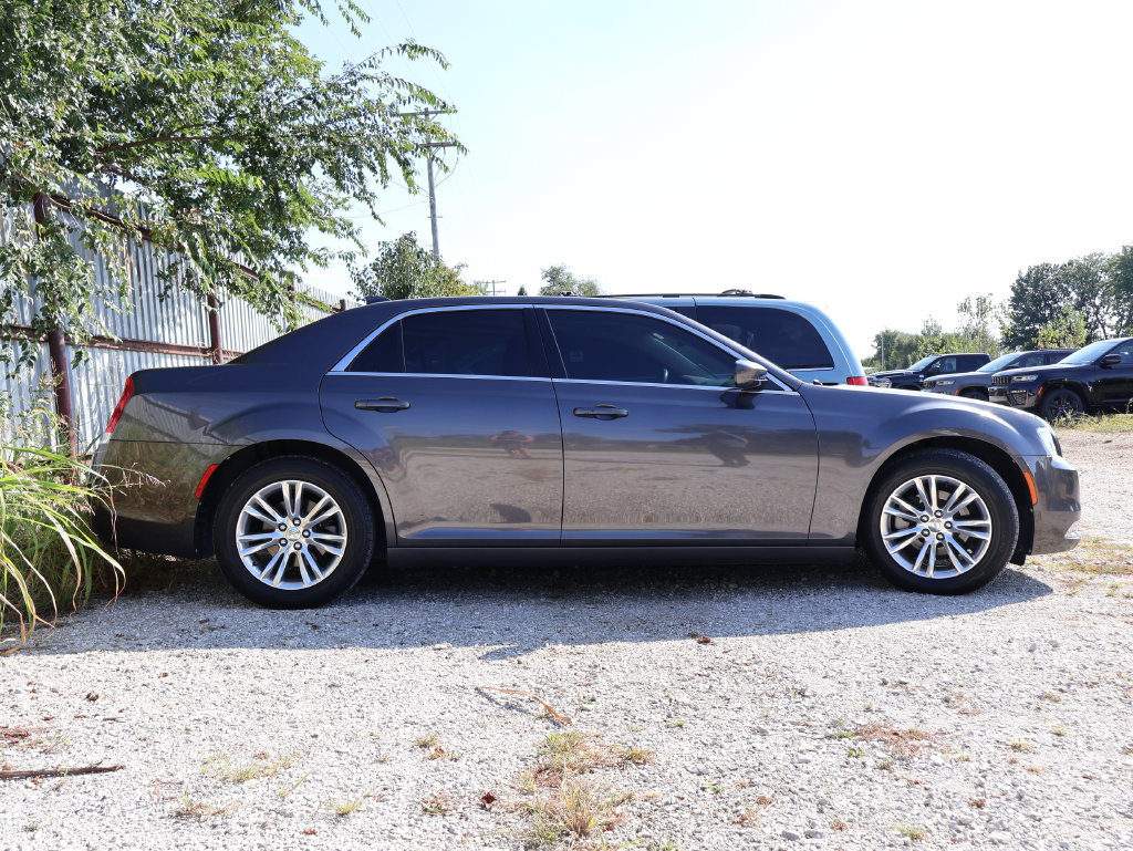 Used 2019 Chrysler 300 Touring w/ Driver Convenience Group RWD image 23
