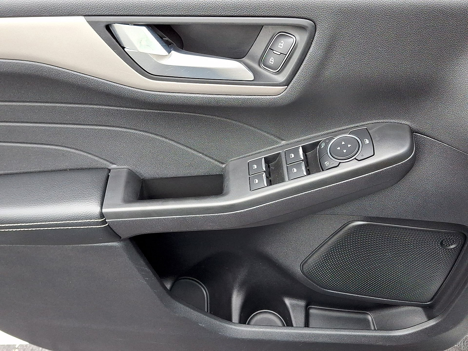 Used 2022 Ford Escape SEL AWD/4WD image 10