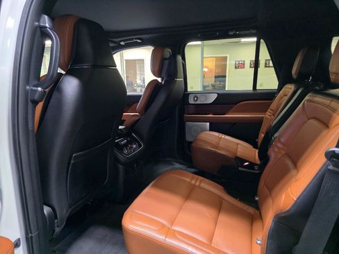 Used 2021 Lincoln Navigator Reserve AWD/4WD image 19