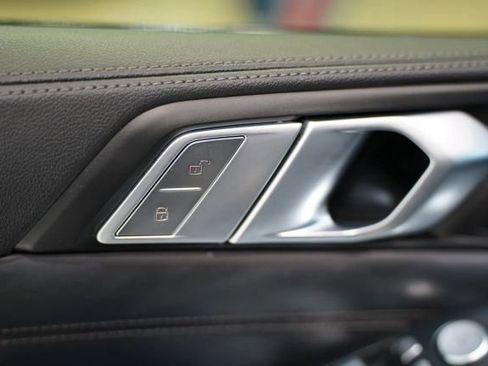 Used 2021 BMW X7 xDrive40i w/ M Sport Package AWD/4WD image 15