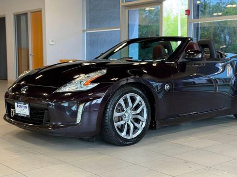 Used 2014 Nissan 370Z Touring RWD image 4