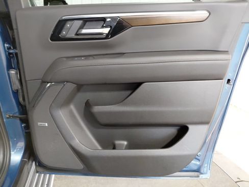 Certified 2026 Chevrolet Suburban High Country AWD/4WD image 20