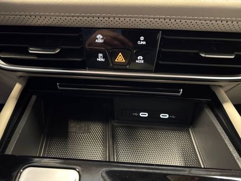 Used 2024 Volkswagen Atlas SEL Premium R-Line image 22