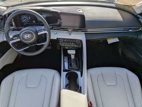 Used 2025 Hyundai Elantra Limited FWD image 31