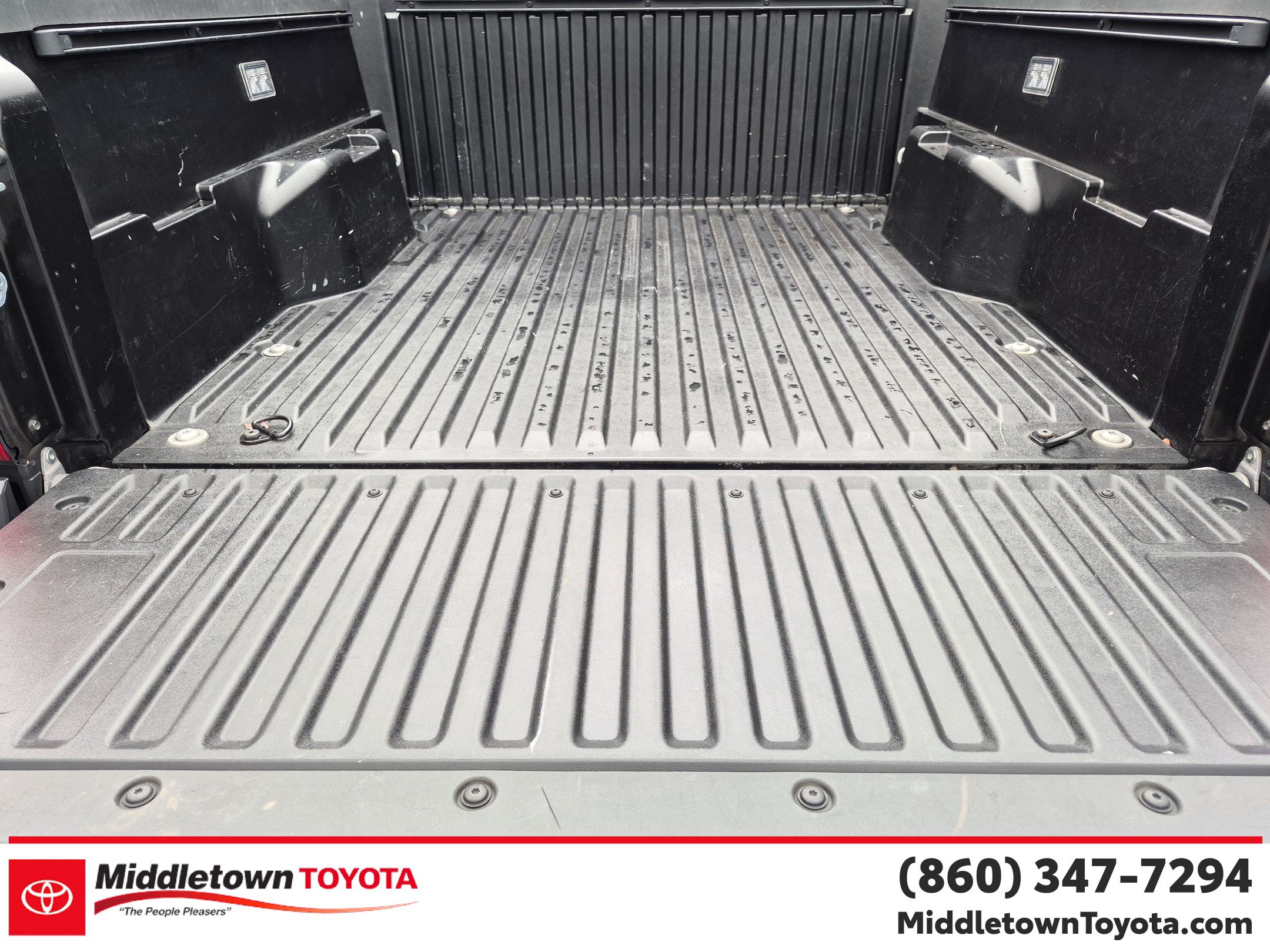 Used 2025 Toyota Tacoma SR5 AWD/4WD image 31
