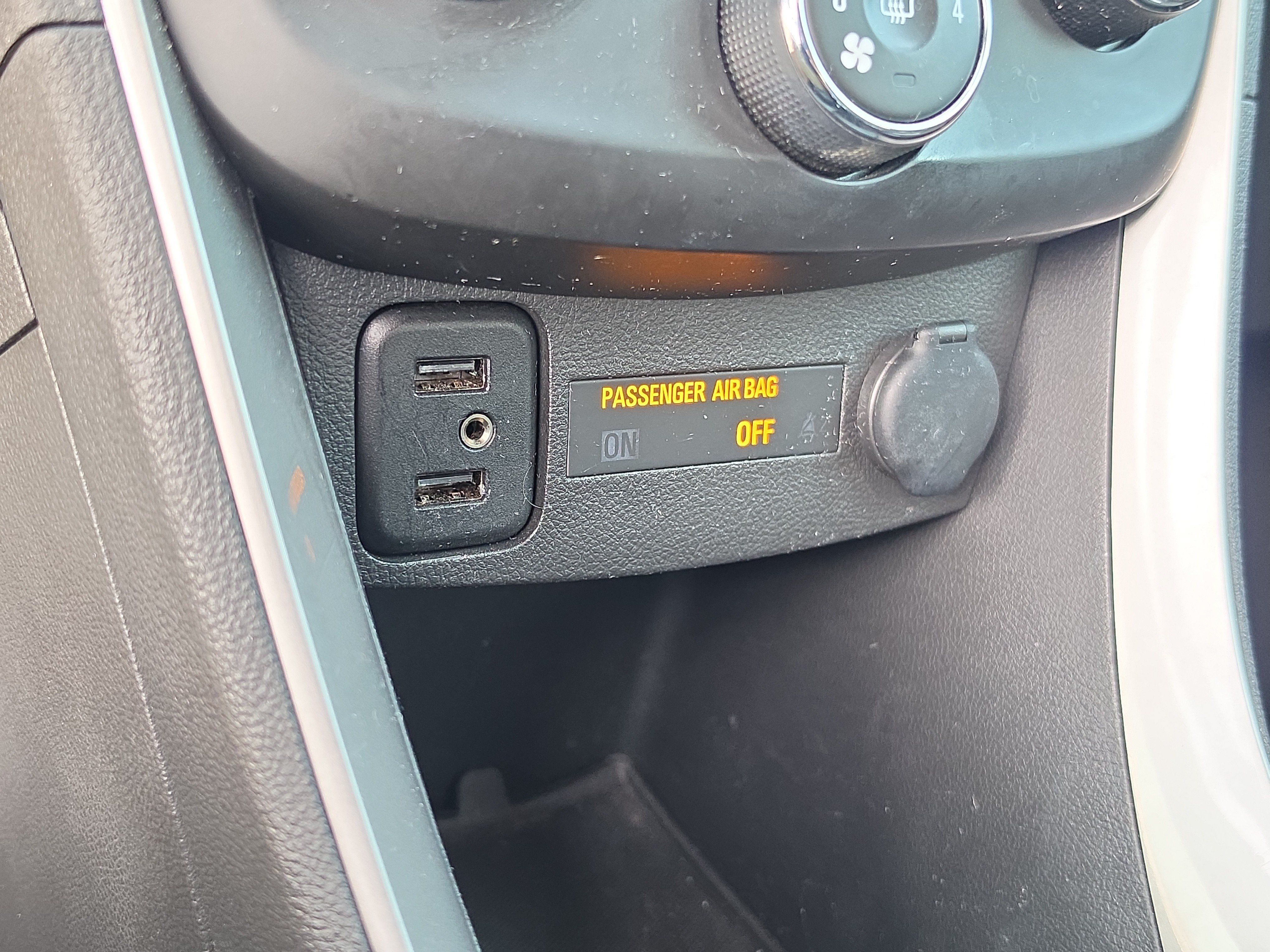 Used 2020 Chevrolet Trax LT w/ LT Convenience Package FWD image 27