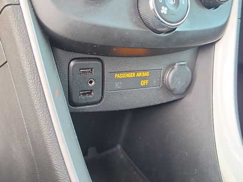 Used 2020 Chevrolet Trax LT w/ LT Convenience Package FWD image 27