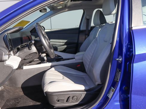 Used 2024 Hyundai Elantra Limited image 18