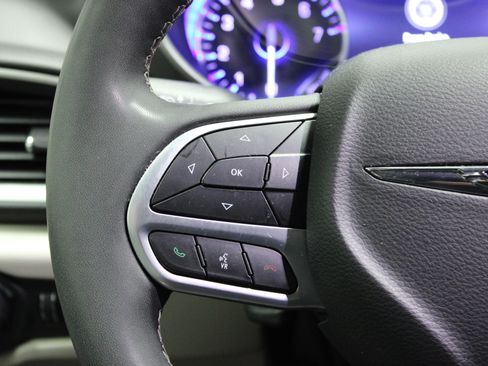 Used 2024 Chrysler Pacifica Touring-L image 23