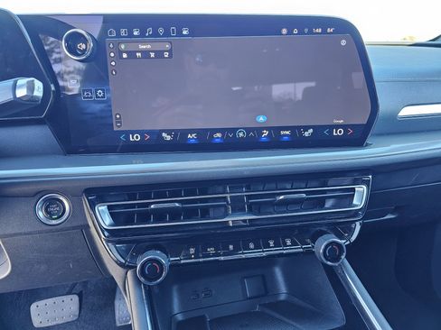 Used 2024 Chevrolet Traverse LT image 25