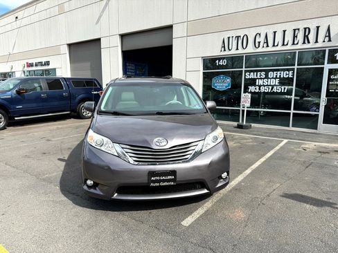 Used 2011 Toyota Sienna Limited image 8