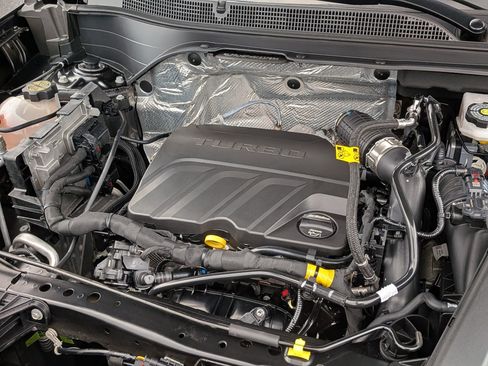 Certified 2025 Chevrolet Trax LT w/ LT Convenience Package image 33