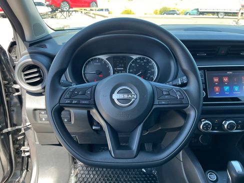 Certified 2025 Nissan Kicks Play S image 18
