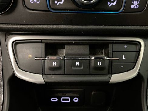 Used 2023 GMC Terrain SLT image 19