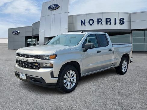 Used 2020 Chevrolet Silverado 1500 Custom w/ Custom Value Package AWD/4WD image 2