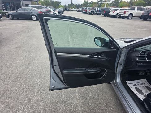 Used 2019 Honda Civic Sport image 6