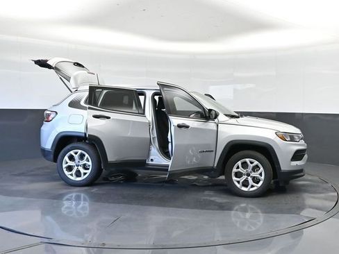 Used 2025 Jeep Compass Sport w/ Mopar Graphics Package AWD/4WD image 33