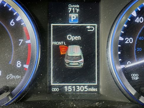 Used 2014 Toyota Highlander XLE image 18