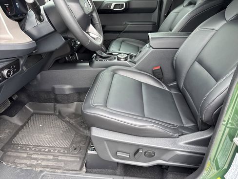 New 2025 Ford Bronco Outer Banks w/ Sasquatch Package AWD/4WD image 9