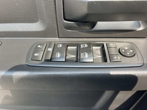 Used 2017 RAM 1500 Express AWD/4WD image 23