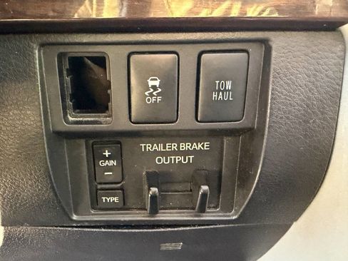 Used 2016 Toyota Tundra Limited AWD/4WD image 19