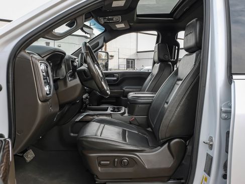 Used 2021 GMC Sierra 3500 Denali w/ Denali Ultimate Package image 3