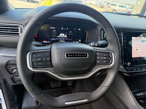 Used 2024 Jeep Wagoneer Series III AWD/4WD image 10