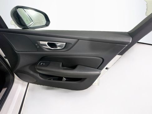 Used 2024 Volvo S60 B5 Plus FWD image 32