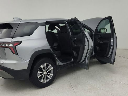 Used 2025 Chevrolet Equinox LT image 12