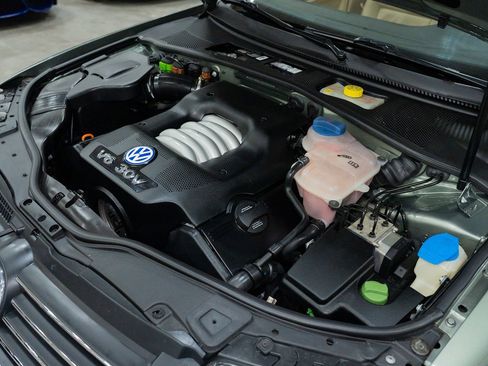 Used 2002 Volkswagen Passat GLX image 41